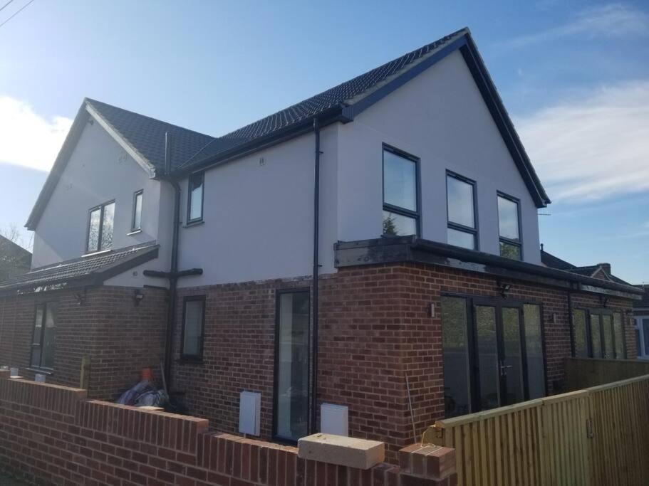 Paradigm House, Modern 2-Bedroom Duplex Apartment 2, Free Parking, Oxford Buitenkant foto