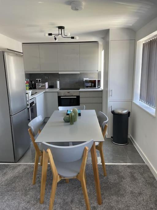 Paradigm House, Modern 2-Bedroom Duplex Apartment 2, Free Parking, Oxford Buitenkant foto