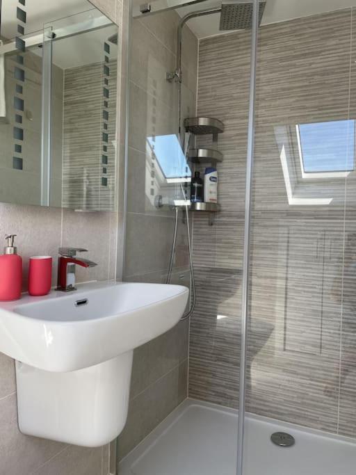 Paradigm House, Modern 2-Bedroom Duplex Apartment 2, Free Parking, Oxford Buitenkant foto