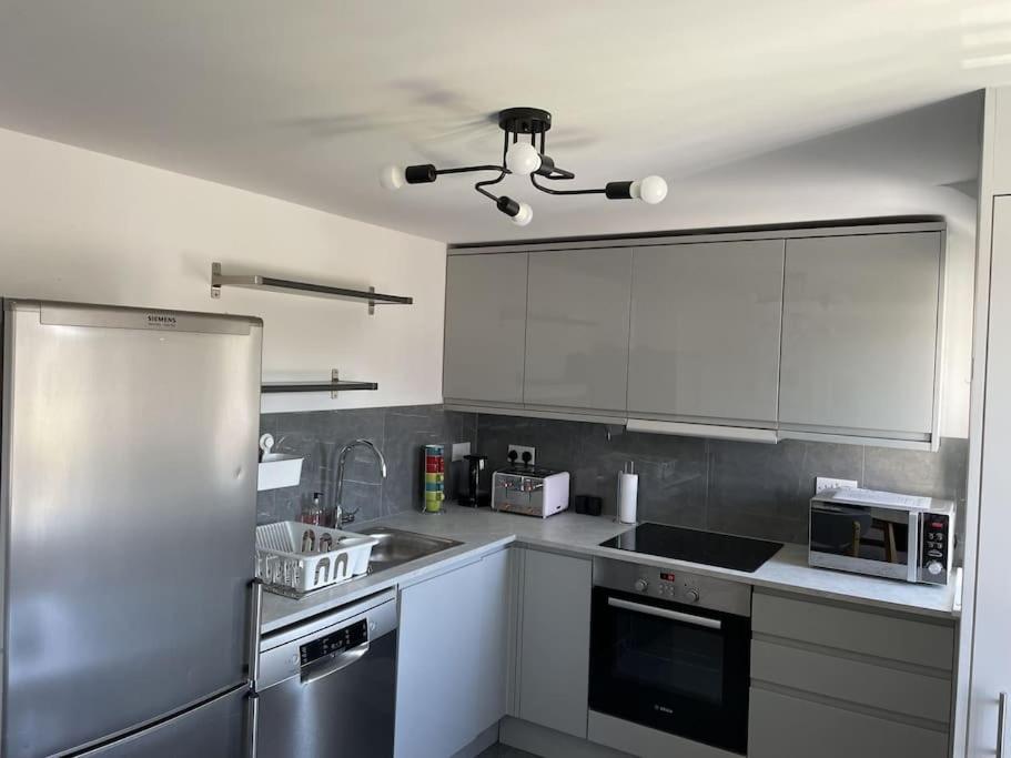 Paradigm House, Modern 2-Bedroom Duplex Apartment 2, Free Parking, Oxford Buitenkant foto